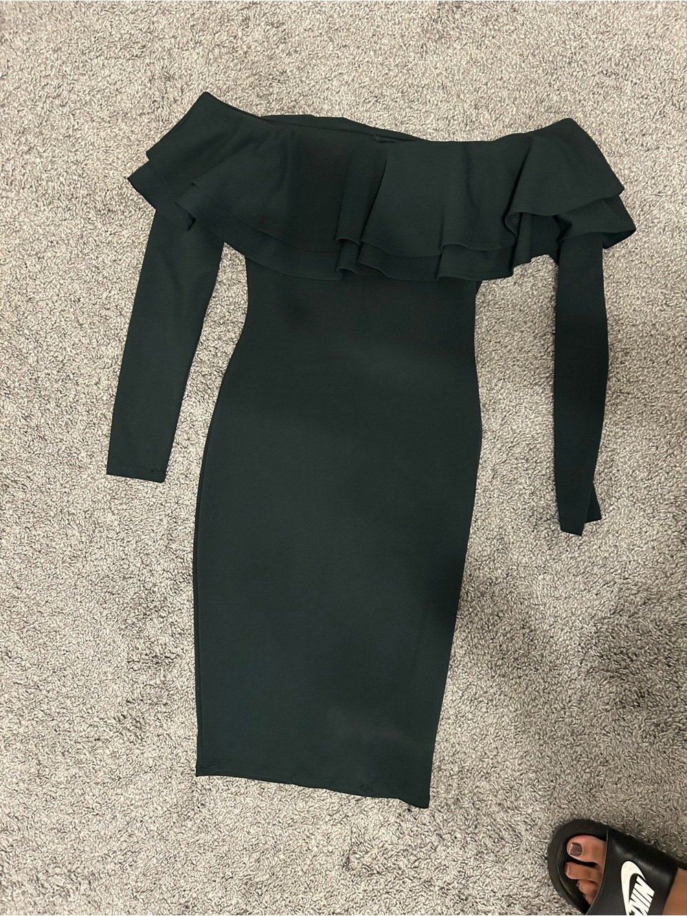 Off-Shoulder Ruffle Bodycon Dress in Dark Green